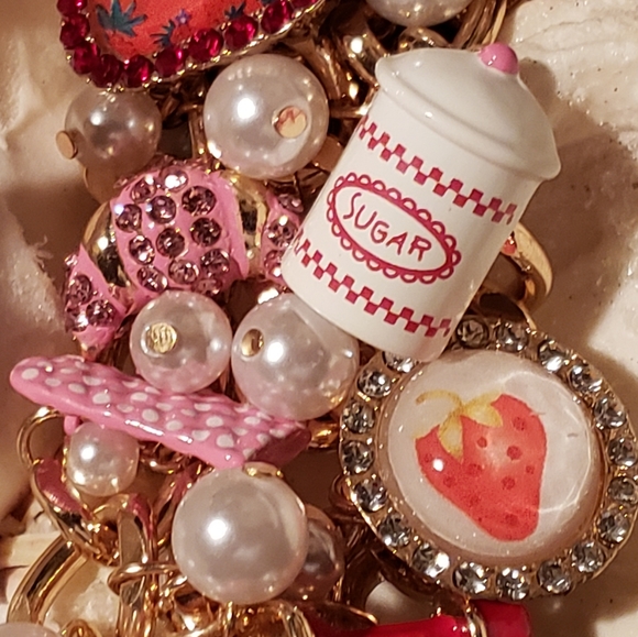 Betsey Johnson Babycakes Cluster Gold Tone Bracelet in Reds, Pinks and White. - Picture 4 of 9